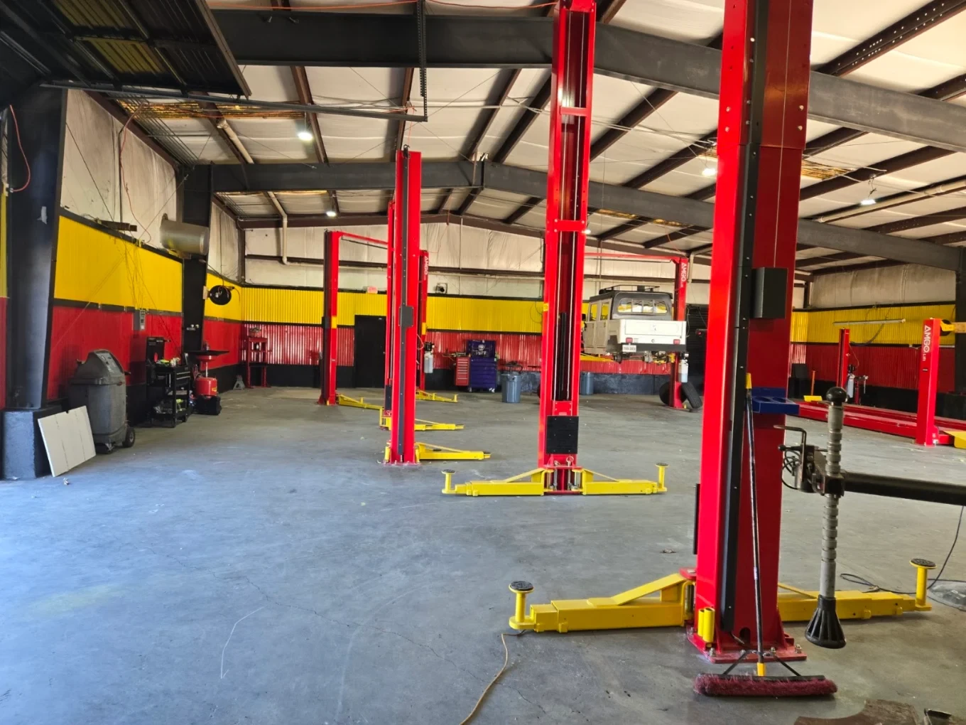 Wide service bays — Guilbeau Road, Lafayette, Louisiana